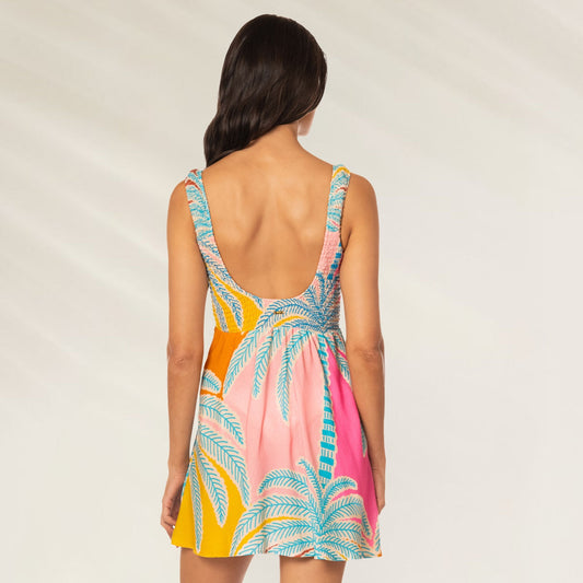 Vestido curto Jungle Whisper Molton da Maaji com estampa vibrante de palmeiras e recorte nas costas
