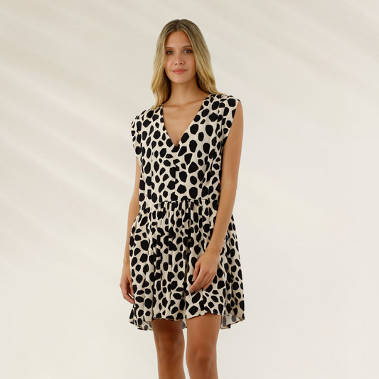 Vestido Curto Malai com Decote em V em estampa animal print preta e branca