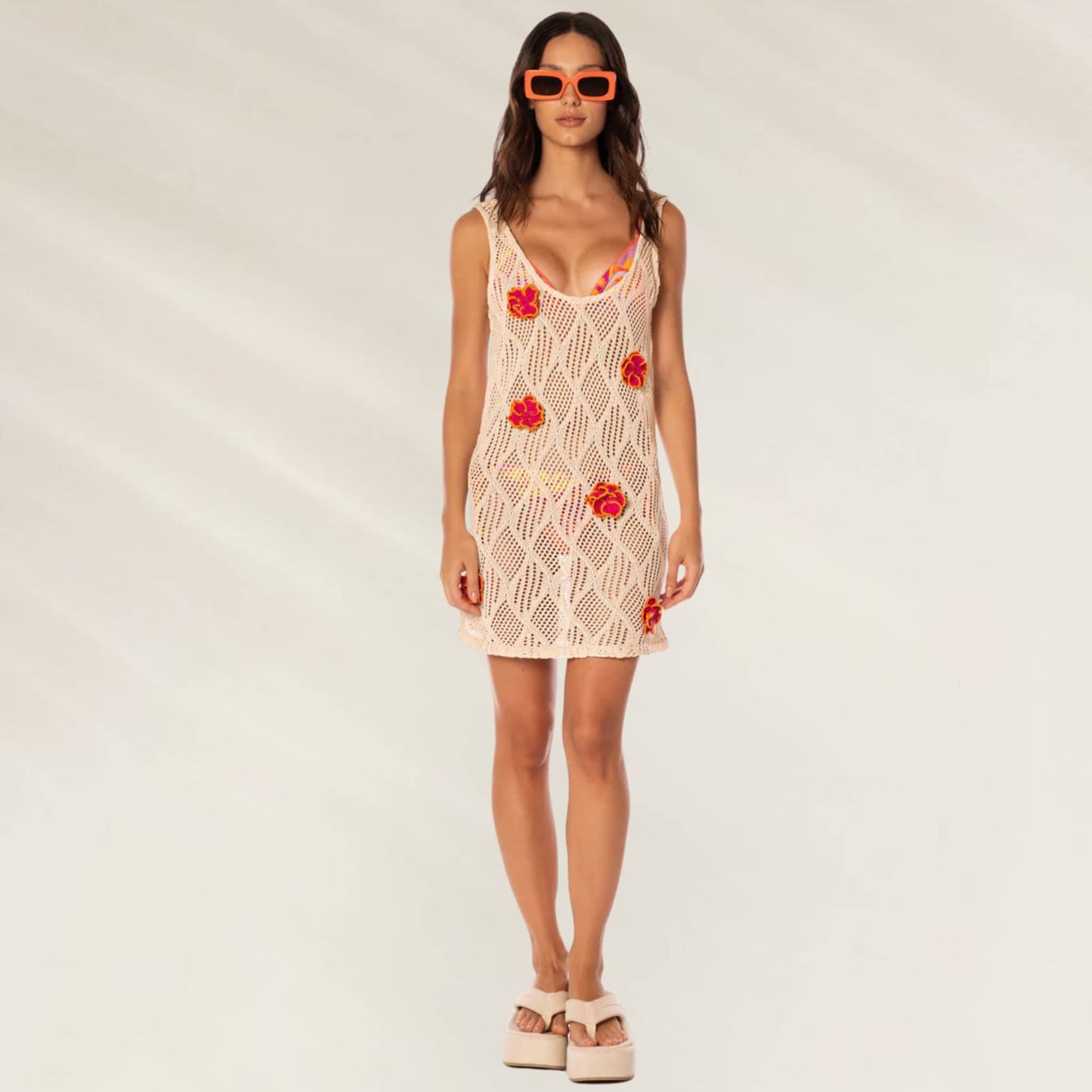 Vestido Curto Woven Garden Vacay da Maaji com flores e design leve ideal para o verão