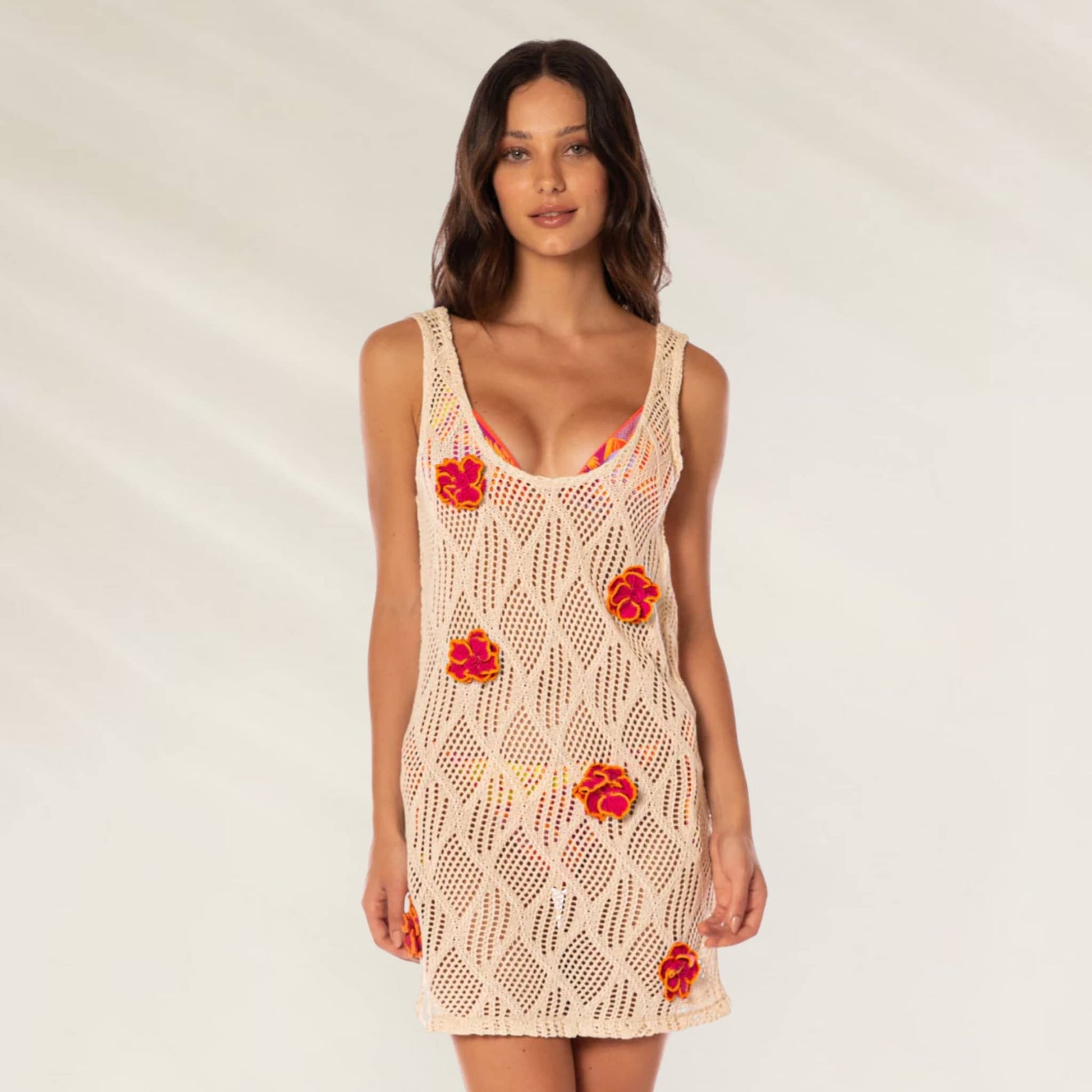 Vestido Curto Woven Garden Vacay da Maaji com flores coloridas e design leve para uso casual