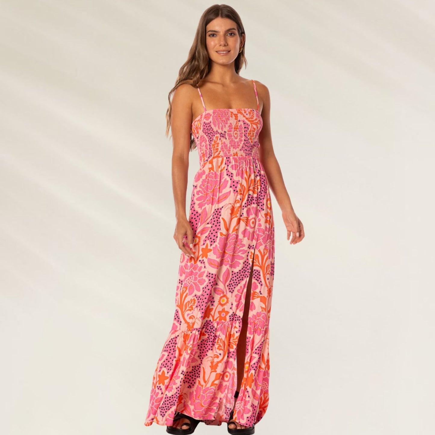 Vestido Floral Lavinia Maxi da Maaji em tons de rosa com estampa vibrante e alças finas