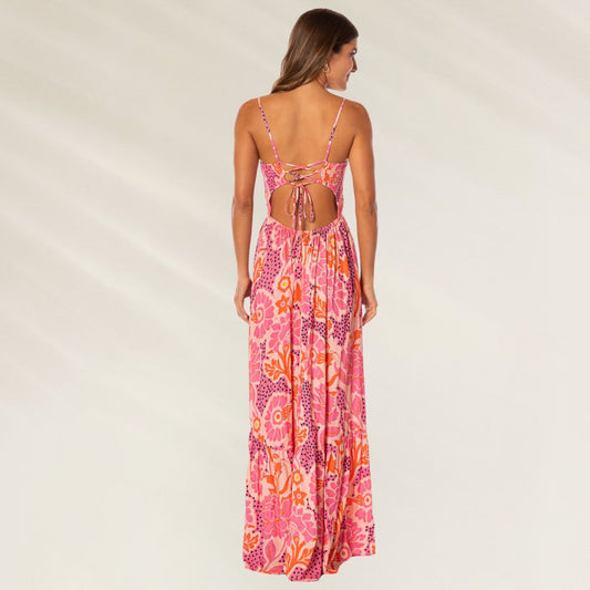 Vista traseira do Vestido Floral Lavinia Maxi da Maaji com detalhes de amarração e estampa vibrante