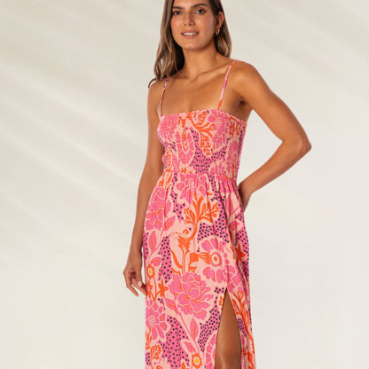 Vestido Floral Lavinia Maxi da Maaji em rosa com estampa vibrante e fenda lateral para o verão
