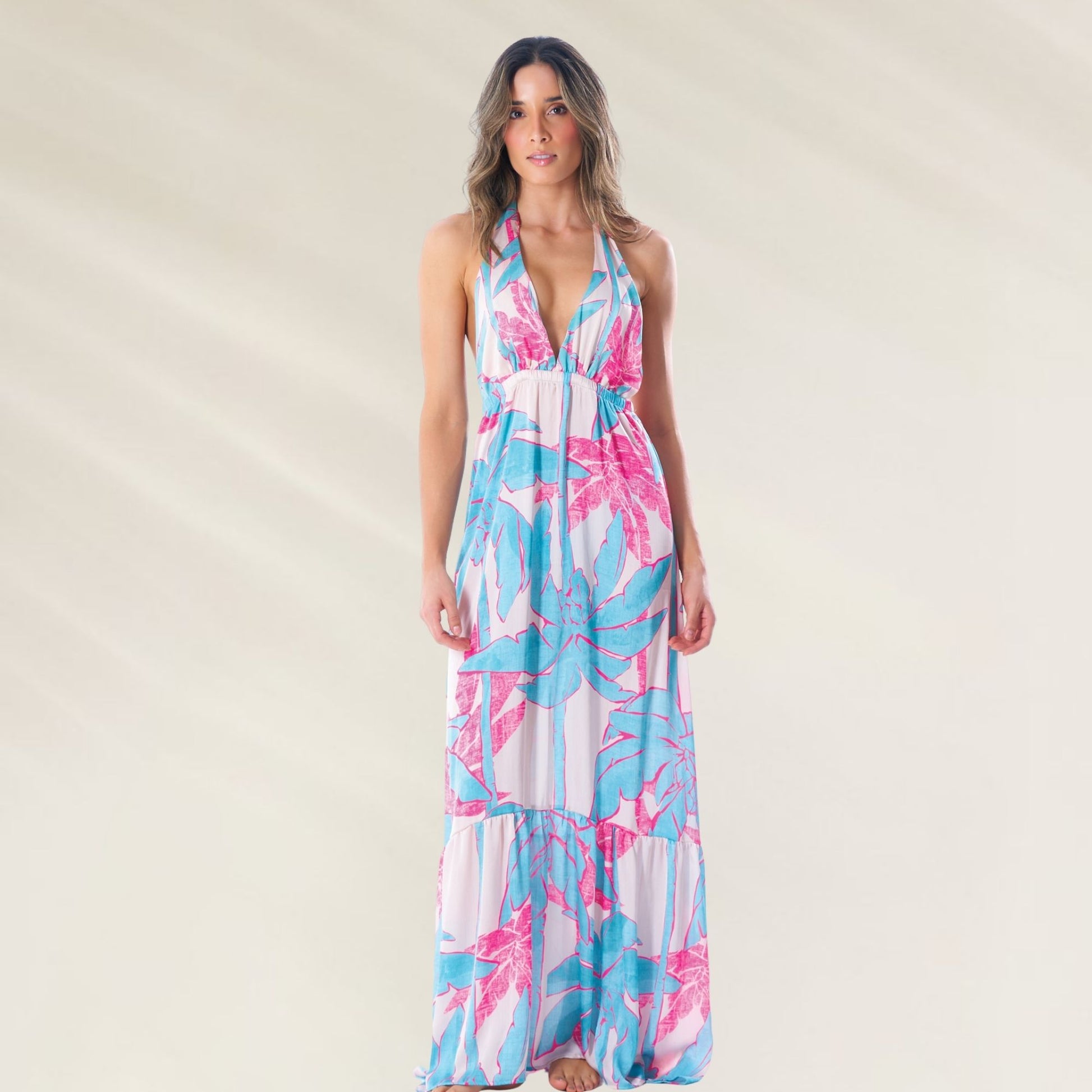 Vestido Halter Maxi Tropical da marca Phax com estampa colorida e design fluido e elegante