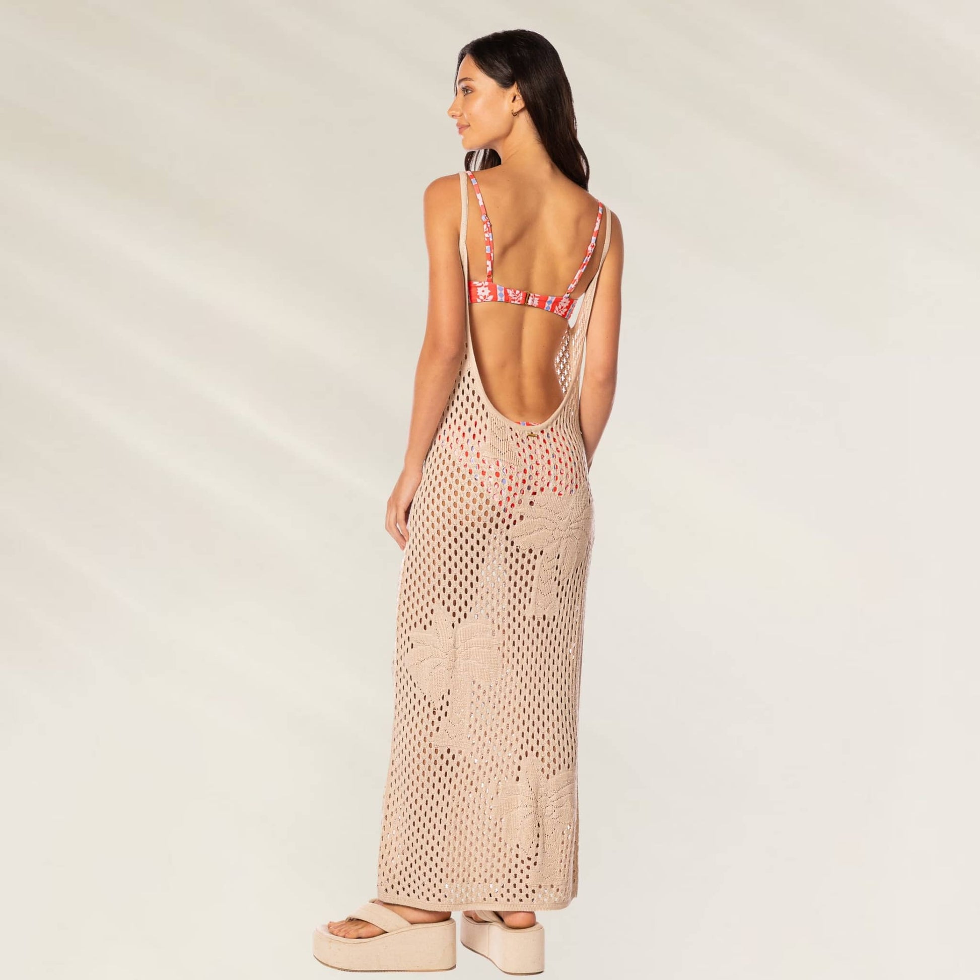 Vestido Longo Encore Bege da Maaji com detalhes de crochê e costas abertas