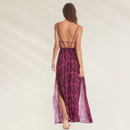 Vestido Longo Maaji Animal Print com costas abertas e alças finas em tecido leve rosa e preto