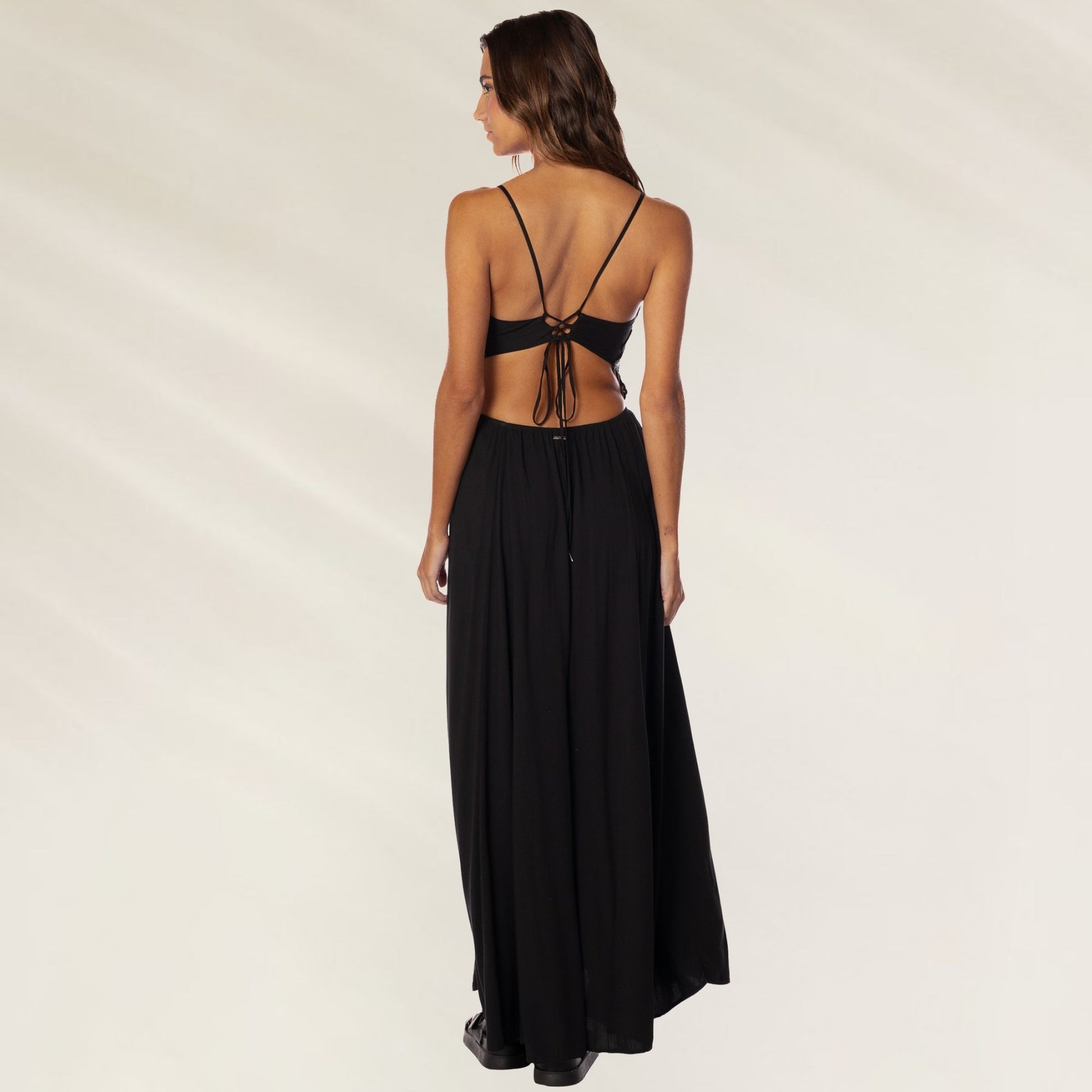 Vestido Longo Palm Grove Owen preto com costas descobertas e detalhe de cordão para um ajuste perfeito