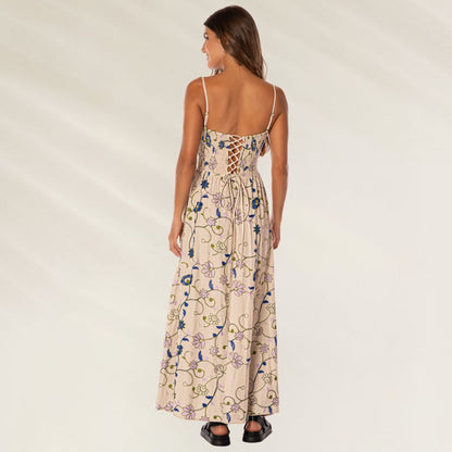 Vista traseira do Vestido Longo Purple Meadow da Maaji com detalhes em flores e amarração