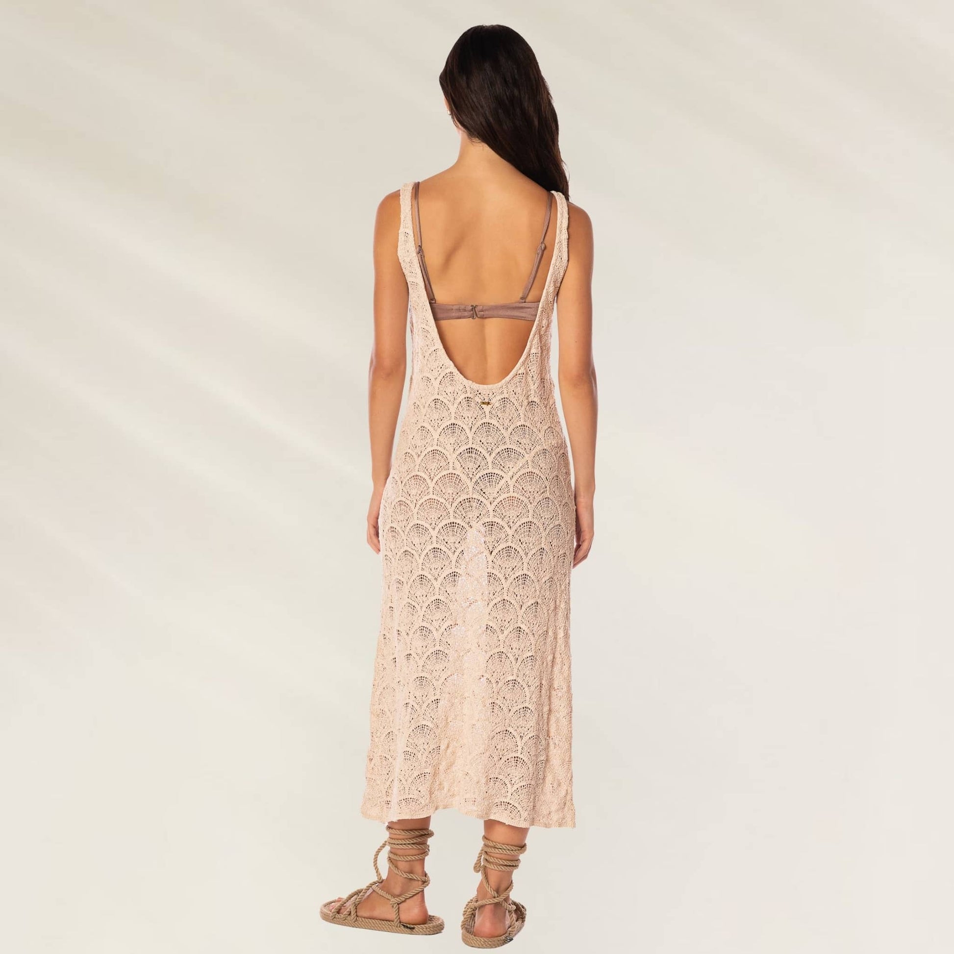 Vestido Longo Wavy Shell Quartz da Maaji com design leve e costas abertas, perfeito para o verão
