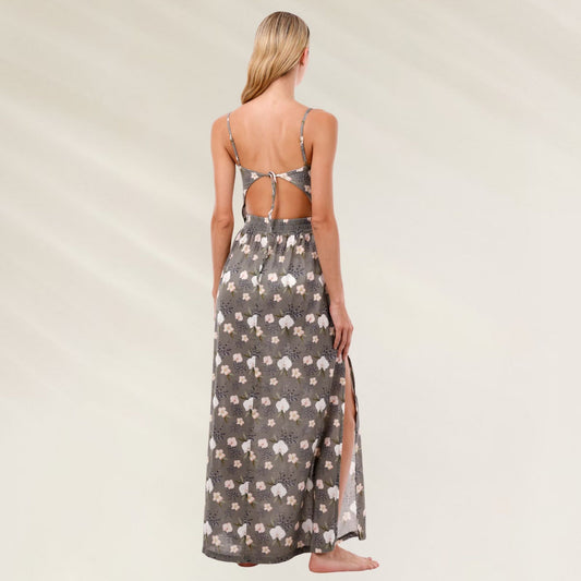 Vestido Maxi Floral Cut-Out em estilo longo com costas abertas e estampa delicada em flores