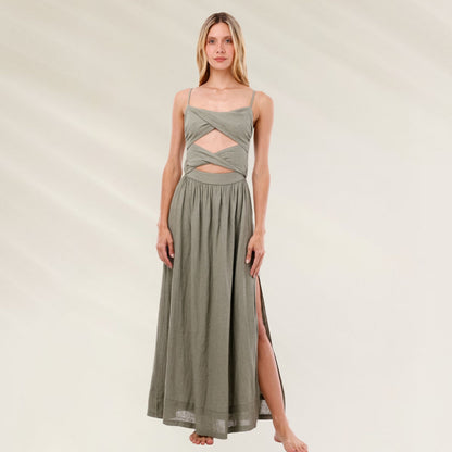 Vestido Maxi Verde Cut-Out em tecido leve com recortes laterais e saia longa