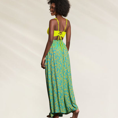 Saia longa Maaji em verde com estampa vibrante, ideal para looks de verão e ocasiões informais