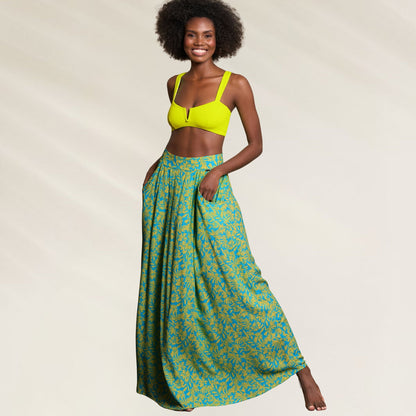 Saia longa Maaji em estampa tropical azul e verde com bolsos, ideal para looks de verão