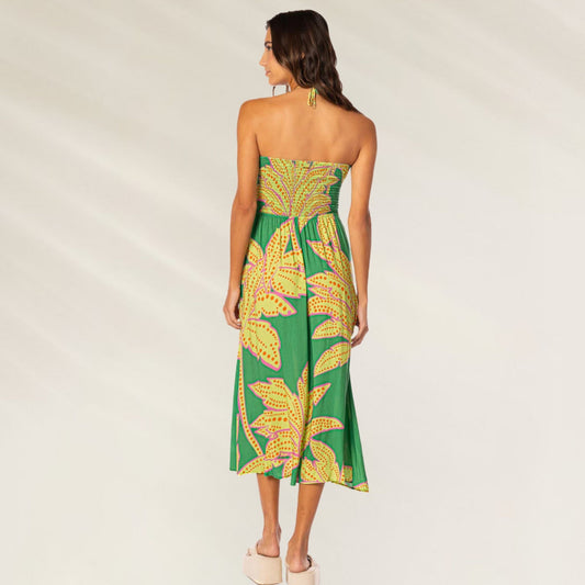 Vestido Palm Rush Karhi Midi da Maaji em estampa vibrante de folhas verdes e amarelas, comprimento midi