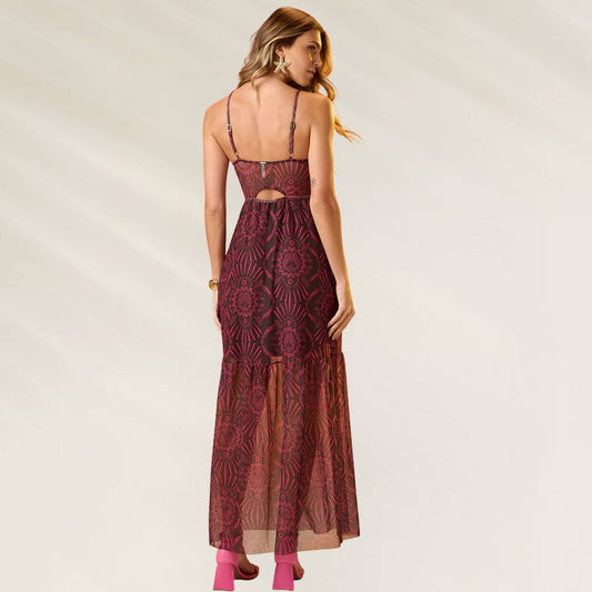 Vestido Raízes da Alvorada longo com detalhes de renda nas costas e saia fluida ideal para eventos ao ar livre